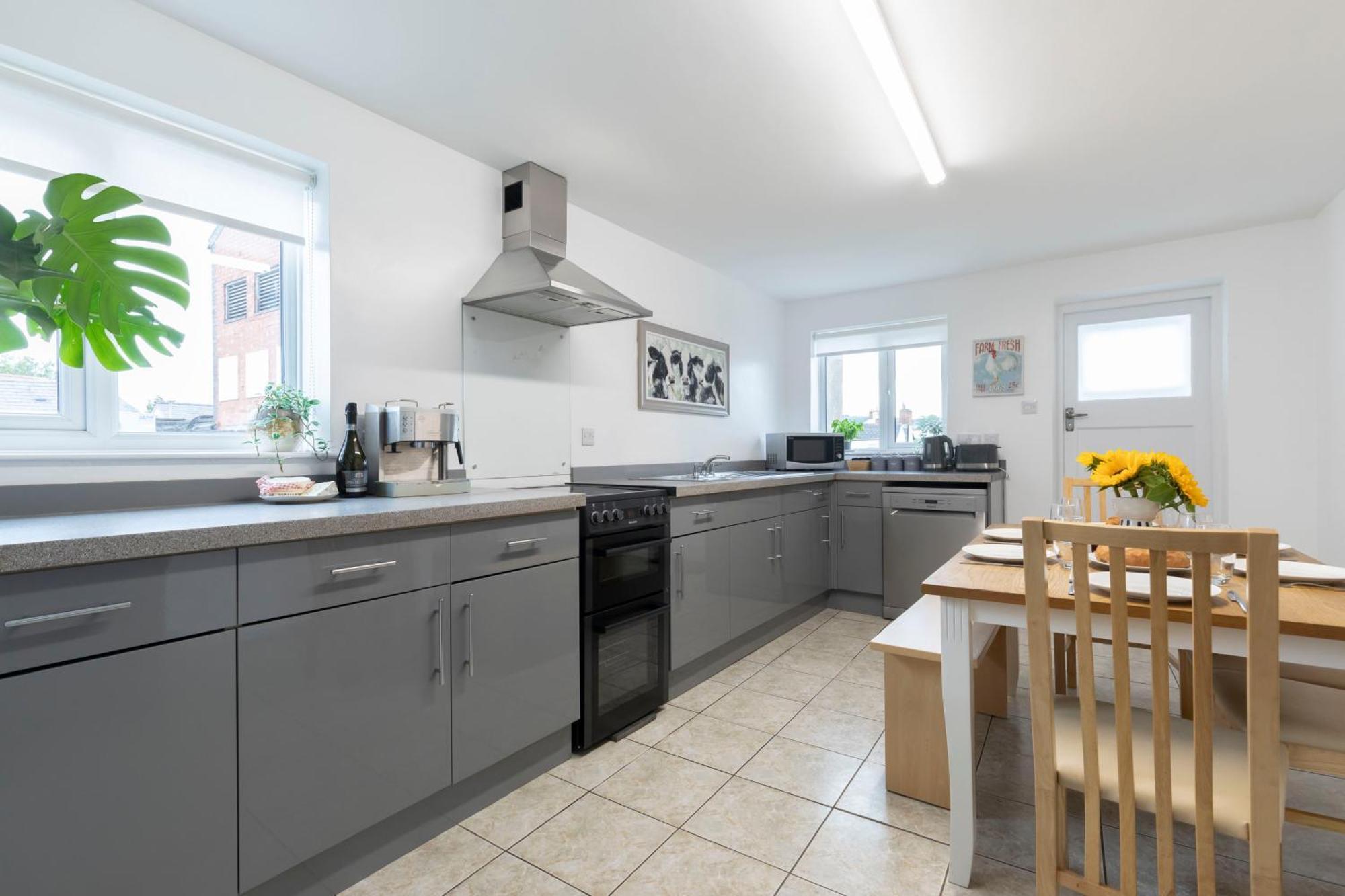 Fabulous, Vibrant, Town House, Bath Road * Cheltenham