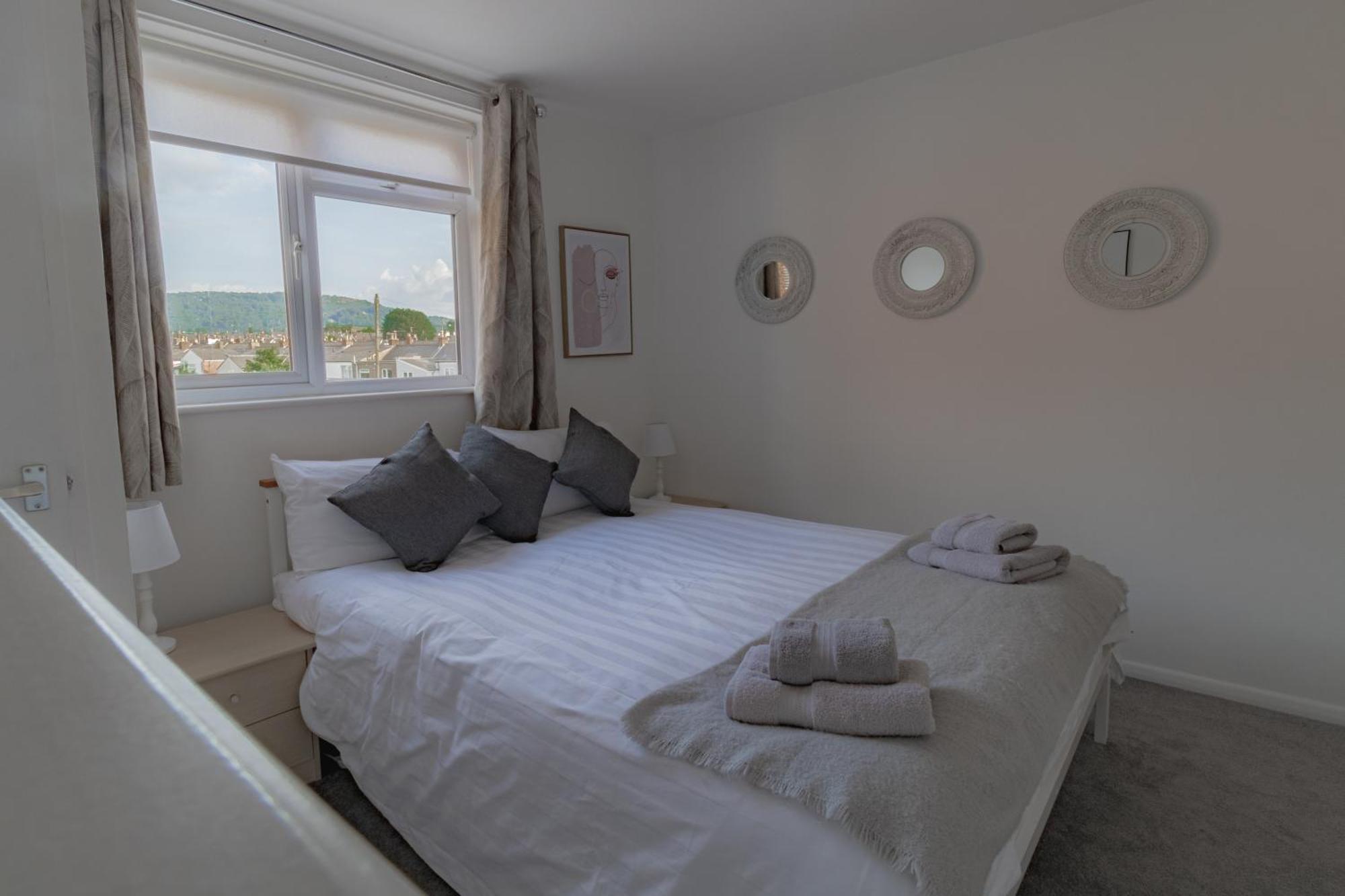 Fabulous, Vibrant, Town House, Bath Road * Cheltenham