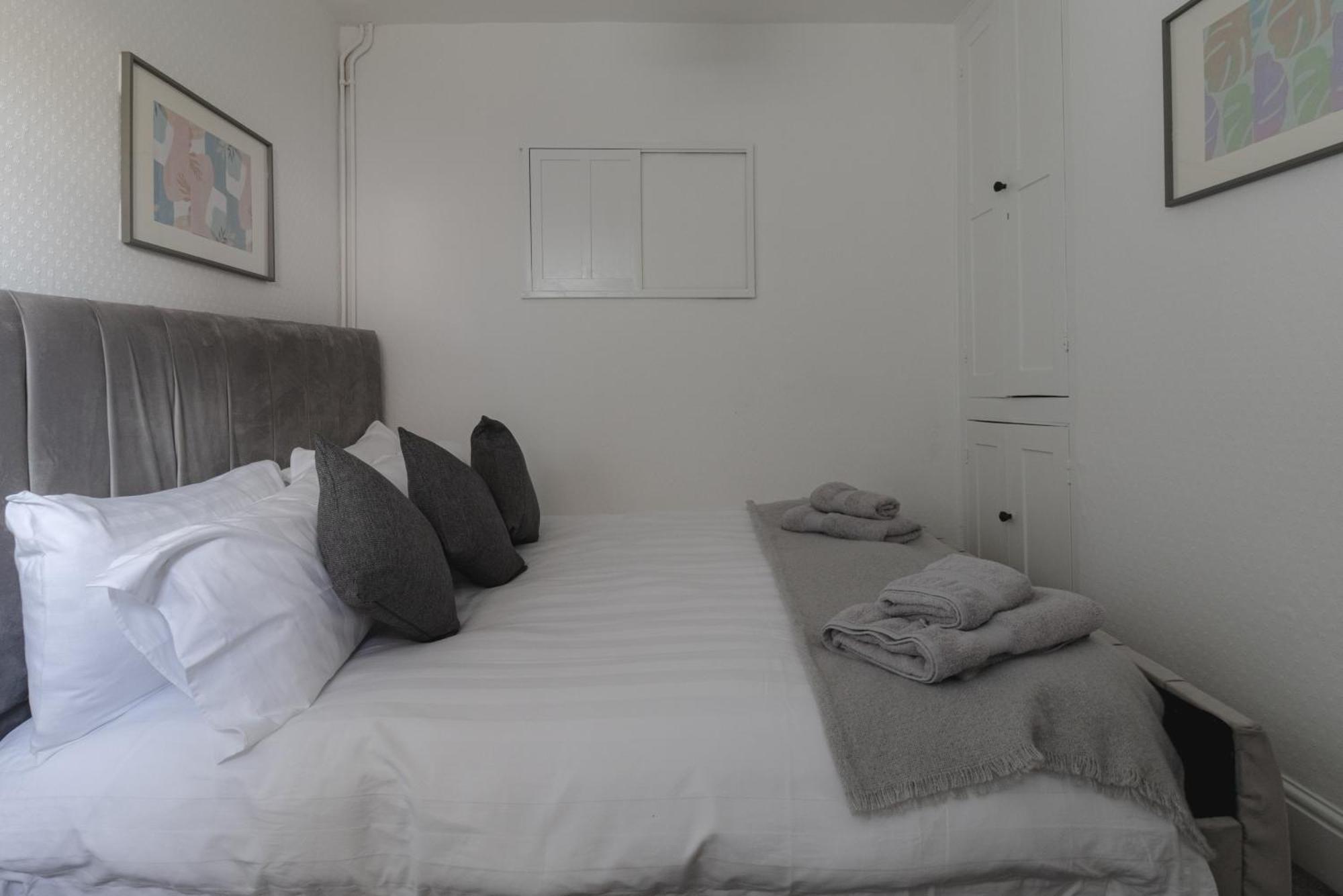 Holiday home Fabulous, Vibrant, Town House, Bath Road