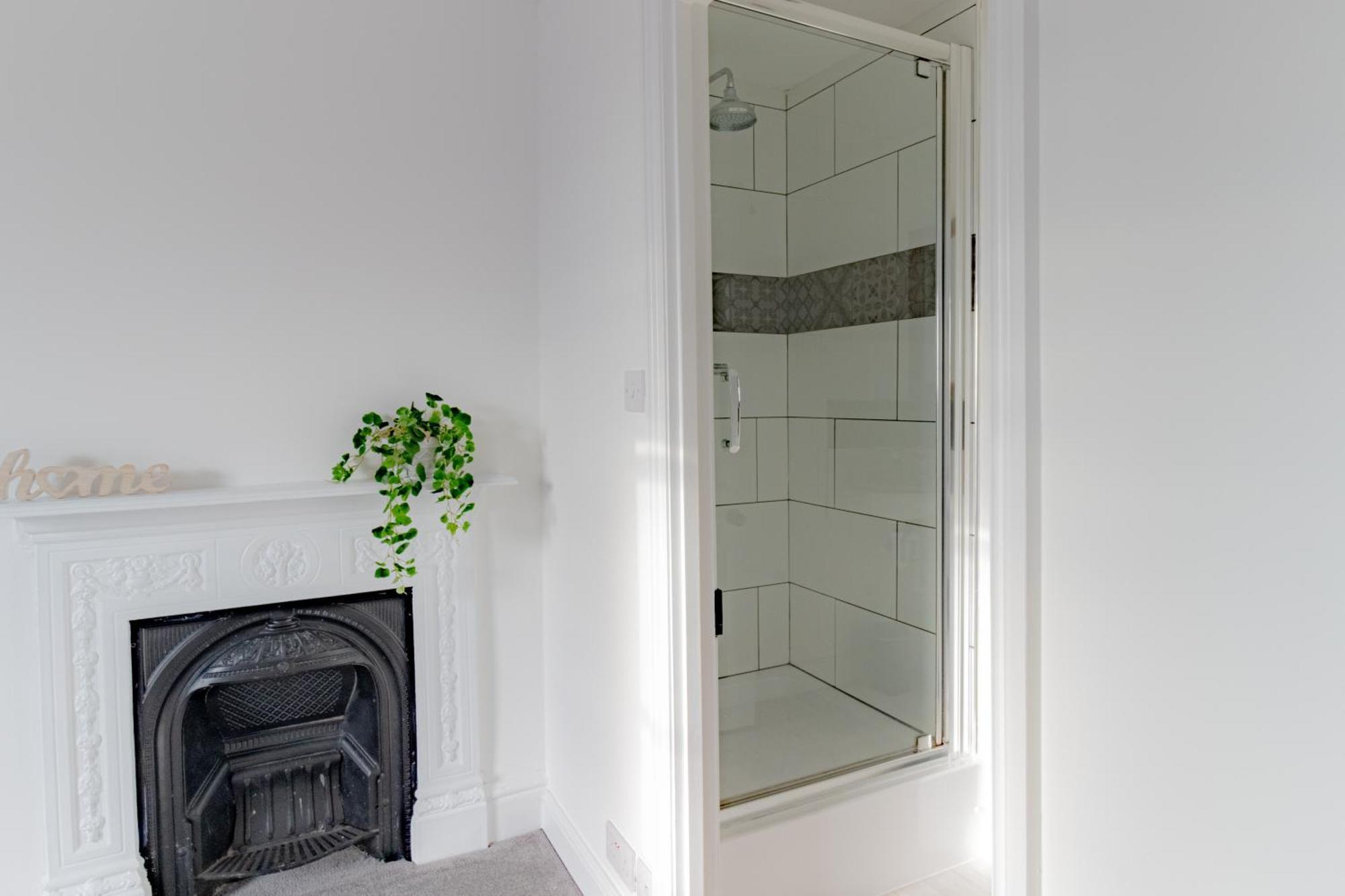 Fabulous, Vibrant, Town House, Bath Road Holiday home *