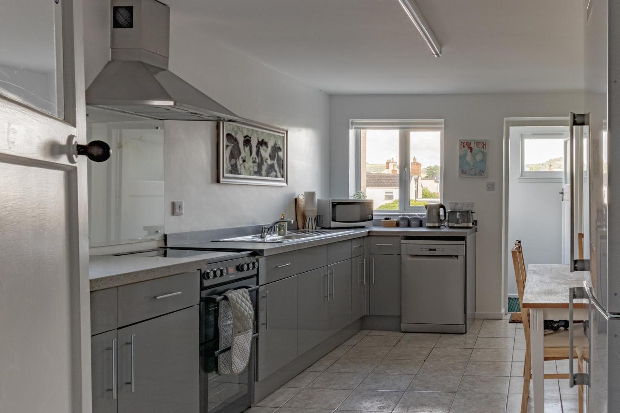 Fabulous, Vibrant, Town House, Bath Road Holiday home *